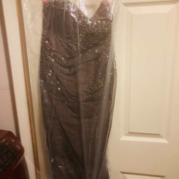 Formal gown - Picture 5 of 5